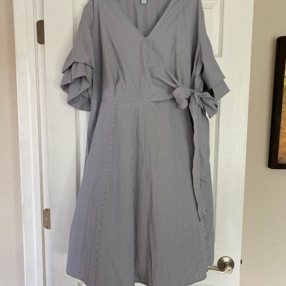 faux wrap | boutique | 18W